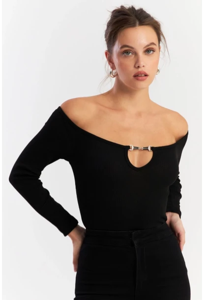 Kadın Siyah Aksesuarlı Kaşkorse Bluz EY2918
