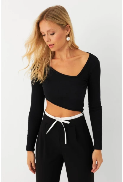Kadın Siyah Asimetrik Crop Bluz EY2997