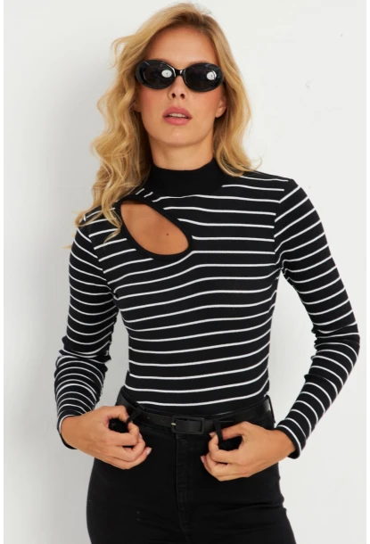 Kadın Siyah-Beyaz Çapraz Yaka Yarım Balıkçı Bluz B1404