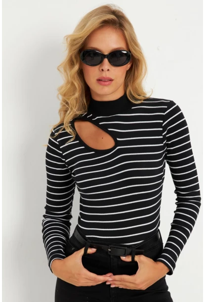 Kadın Siyah-Beyaz Çapraz Yaka Yarım Balıkçı Bluz B1404