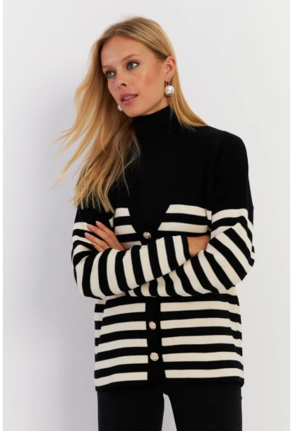 Kadın Siyah-Beyaz Çizgili Triko Hırka CNG3