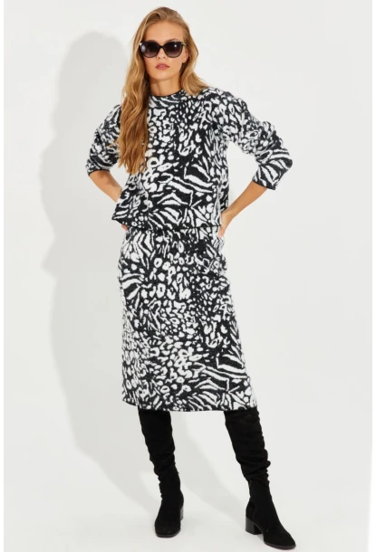 Kadın Siyah-Beyaz Desenli Alt Üst Triko Yumoş Etek Takım VİN30201