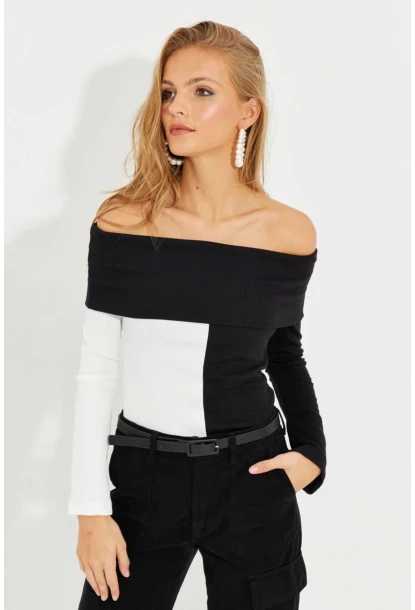 Kadın Siyah-Beyaz Madonna Yaka Bloklu Kaşkorse Bluz EY2585