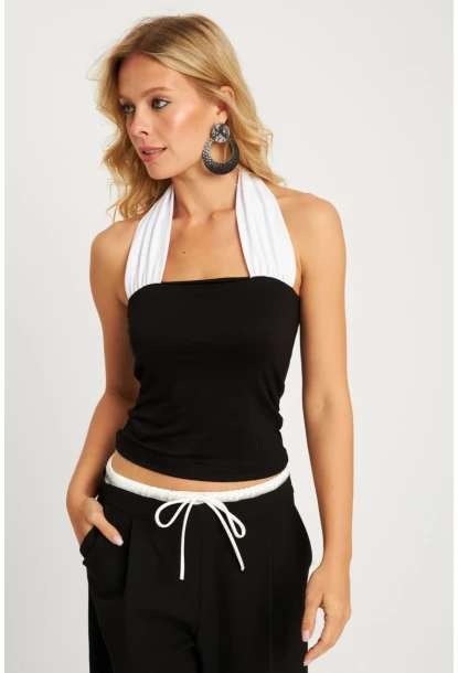 Kadın Siyah-Beyaz Sırtı Açık Kontrast Bluz EY2834