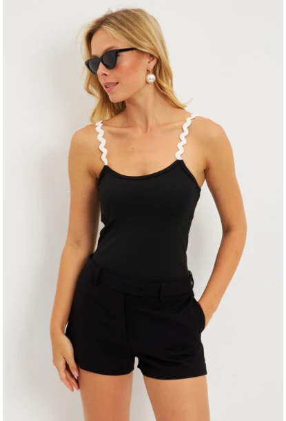 Kadın Siyah Biye Askılı Bluz EY2791