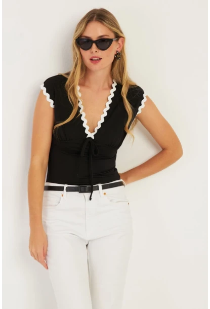 Kadın Siyah Biyeli Bluz EY2771