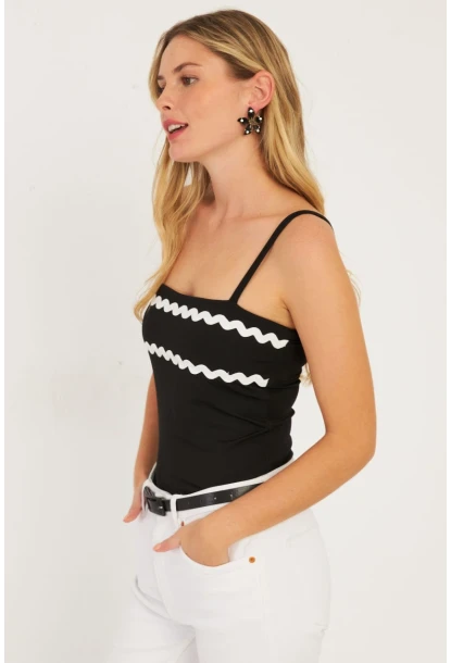 Kadın Siyah Biyeli Bluz EY2772