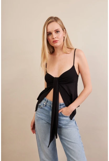 Kadın Siyah Büzgülü Asimetrik Bluz ZH172