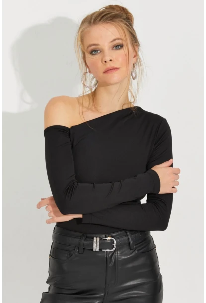 Kadın Siyah Çapraz Yaka Bluz EY2597