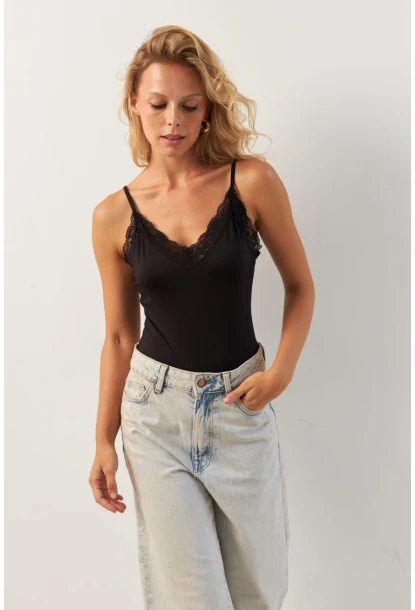 Kadın Siyah Dantel Detaylı Çıtçıtlı Body RK41