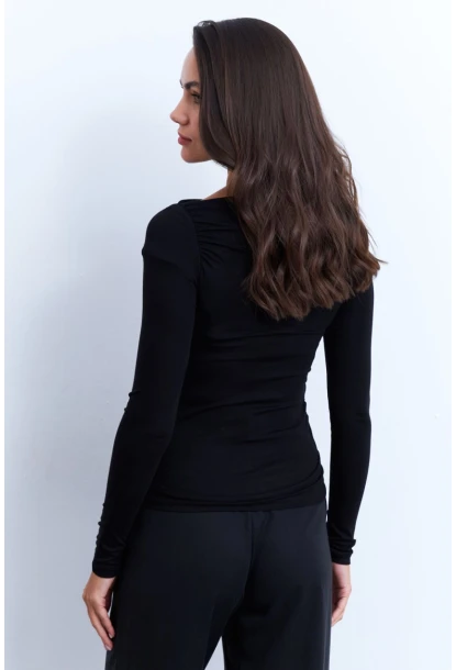Kadın Siyah Degaje Yaka Büzgülü Bluz AYD386