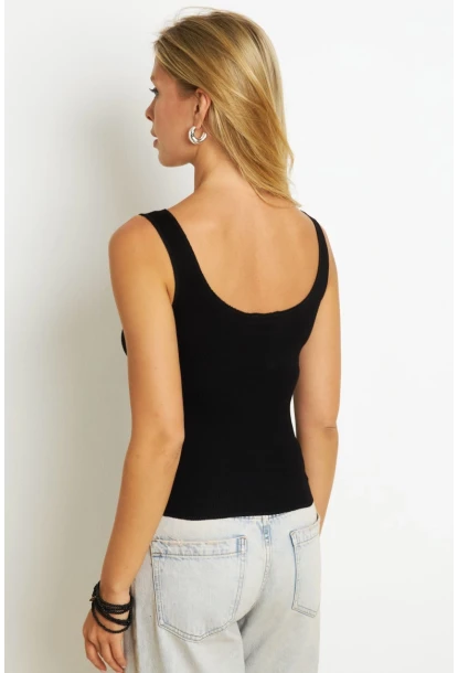 Kadın Siyah Düğme Aksesuarlı Bluz MK14