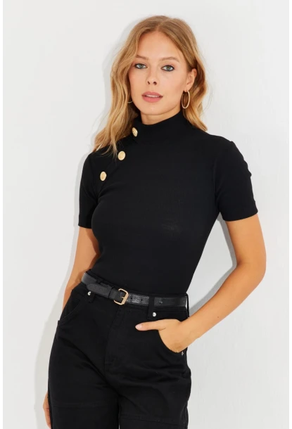 Kadın Siyah Düğme Aksesuarlı Kaşkorse Bluz EY2560