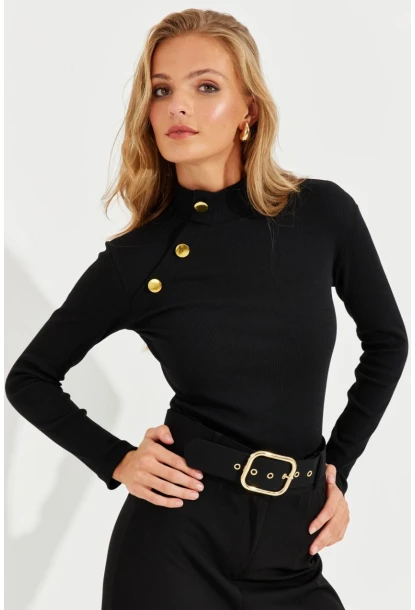 Kadın Siyah Düğme Aksesuarlı Kaşkorse Bluz EY2579