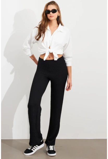 Kadın Siyah Gofre Pantolon ZH326