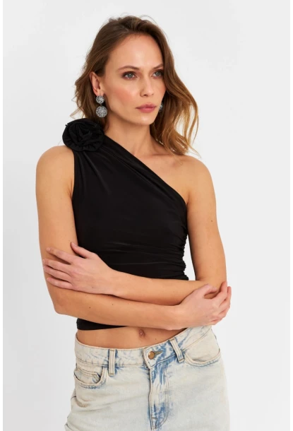 Kadın Siyah Gül Aksesuar Detaylı Crop Bluz ELT3925