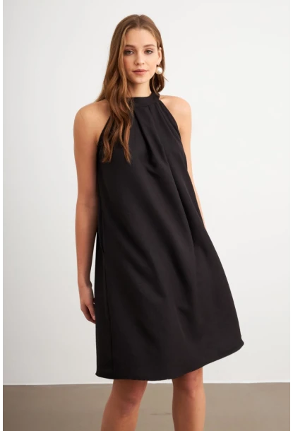 Kadın Siyah Halter Yaka Midi Elbise NH5029