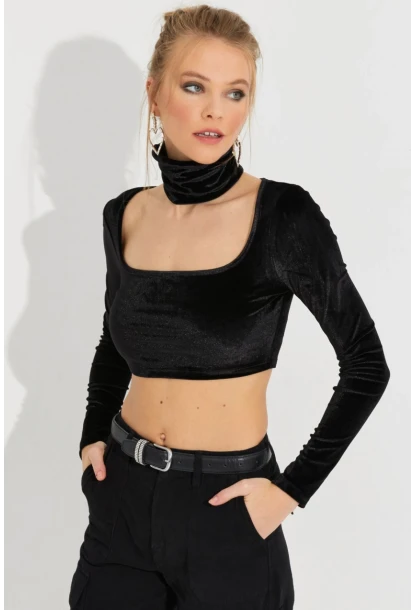 Kadın Siyah Kare Yaka Boyunluklu Kadife Crop Bluz B2867