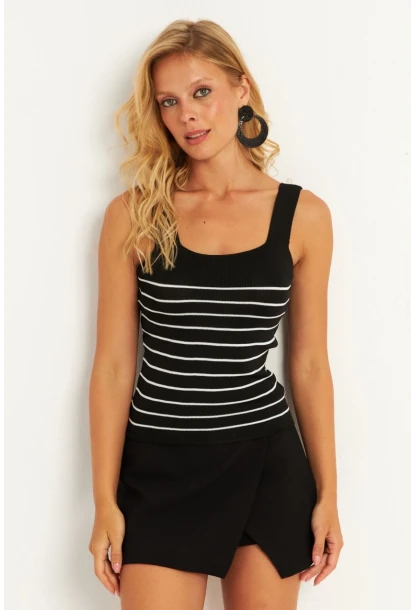 Kadın Siyah Kare Yaka Çizgili Triko Bluz KAZ15