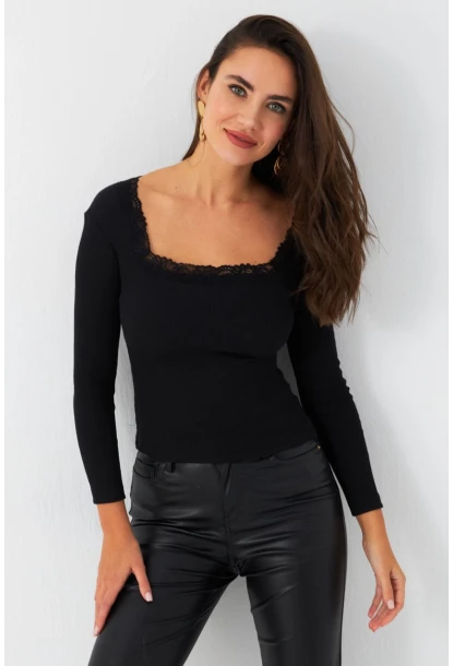 Kadın Siyah Kare Yaka Dantelli Bluz TF36