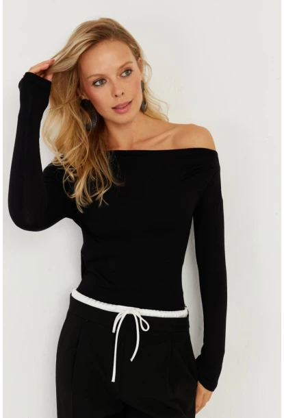 Kadın Siyah Kayık Yaka Bluz LPP1254