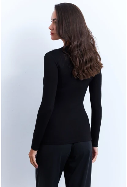 Kadın Siyah Kroşe Aksesuarlı V Yaka Bluz EY2969