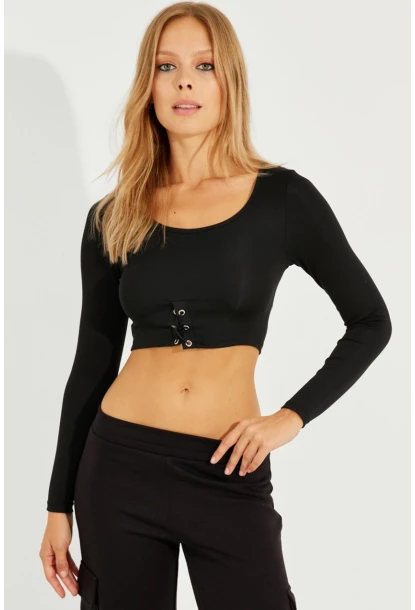 Kadın Siyah Kuşgözlü Crop Bluz CG299