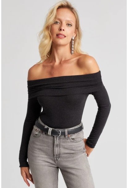 Kadın Siyah Madonna Yaka Bluz EY2676