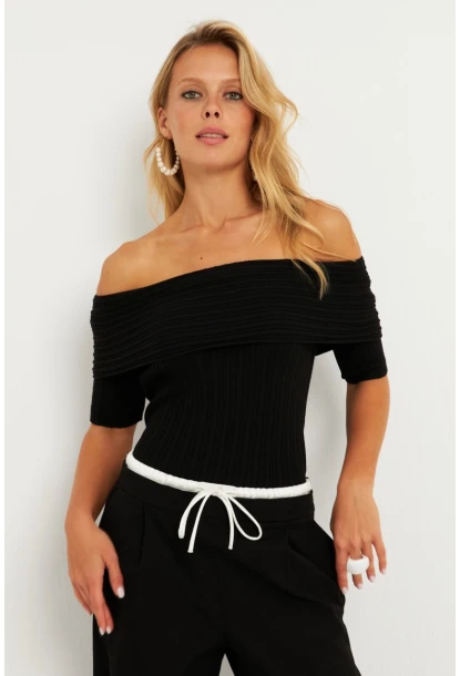 Kadın Siyah Madonna Yaka Triko Bluz KZ538