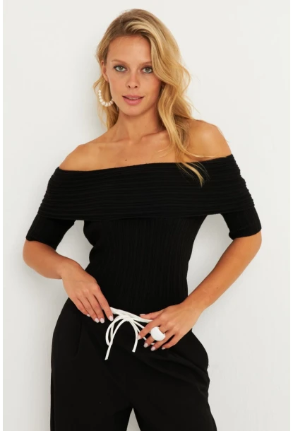 Kadın Siyah Madonna Yaka Triko Bluz KZ538