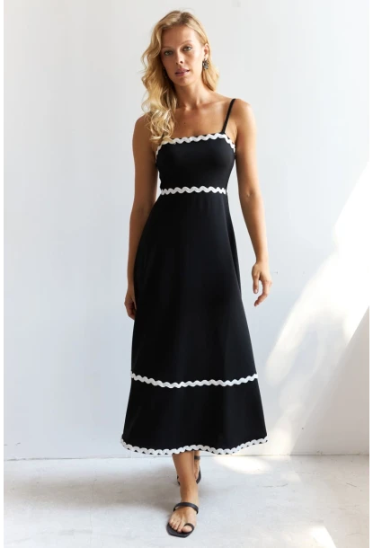 Kadın Siyah Nakış Detaylı Midi Elbise HOL2128