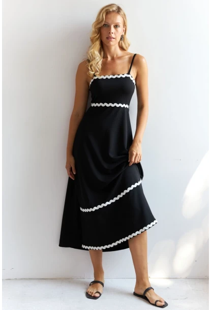 Kadın Siyah Nakış Detaylı Midi Elbise HOL2128