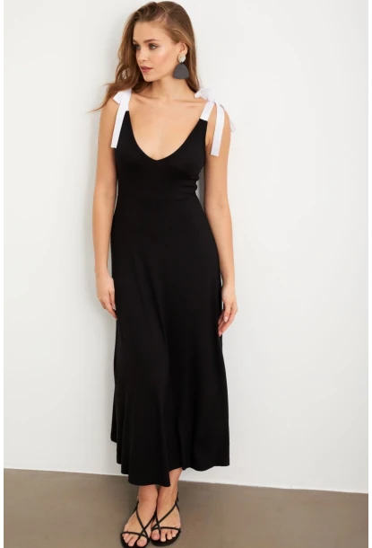 Kadın Siyah Omuz Fiyonklu V Yaka Midi Elbise EY3091