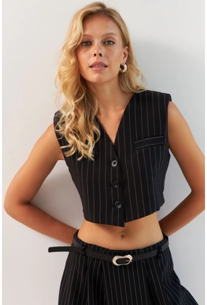 Kadın Siyah Omuzları Vatkalı Astarlı Yelek TW60205