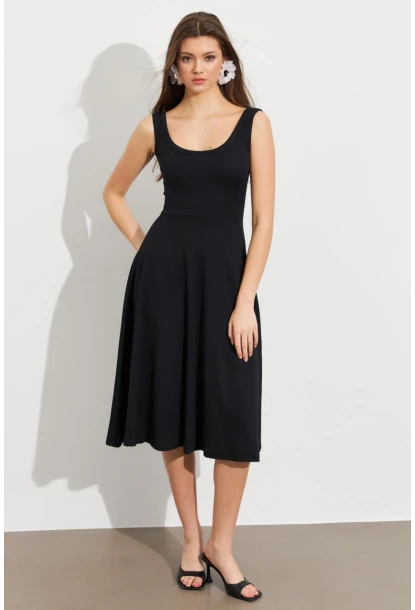 Kadın Siyah Ön Arka U Çan Etekli Midi Elbise DMR470