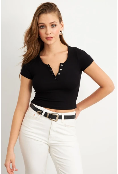 Kadın Siyah Önü Düğmeli Basic T-Shirt TOP07