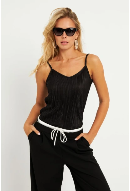 Kadın Siyah Piliseli Askılı Bluz DMR004