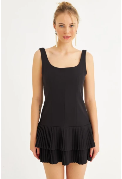 Kadın Siyah Sırt Dekolteli Fırfırlı Şortlu Mini Elbise FRY101