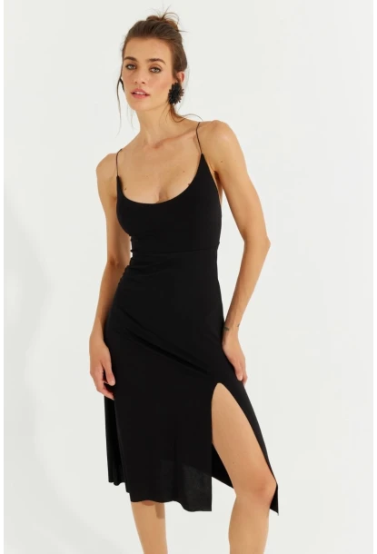 Kadın Siyah Sırtı Çapraz Yırtmaçlı Midi Elbise TW70135