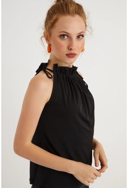 Kadın Siyah Yakası Fırfırlı Kolsuz Bluz BTH01