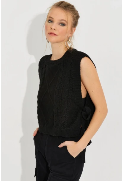 Kadın Siyah Yanları Bağlamalı Süveter YV210
