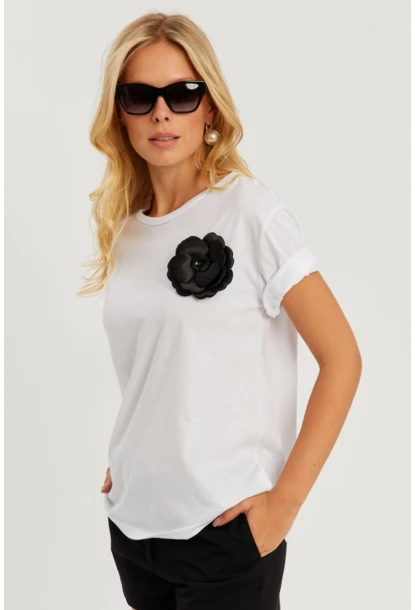 Kadın Beyaz Gül Aksesuarlı T-Shirt SF12721