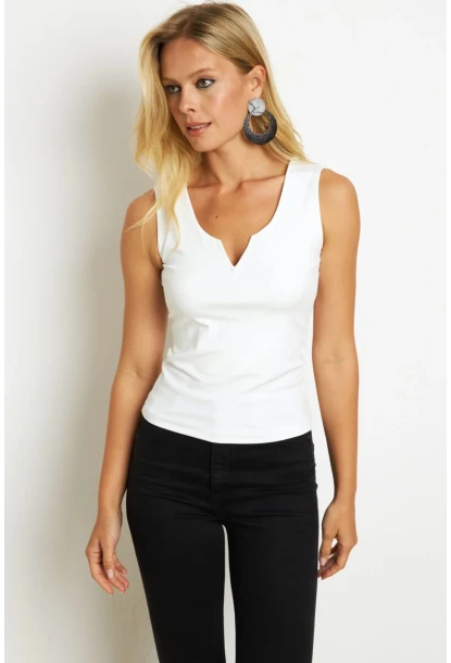 Kadın Beyaz Kolsuz Bluz EY2712