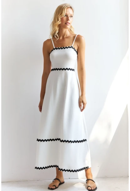 Kadın Beyaz Nakış Detaylı Midi Elbise HOL2128