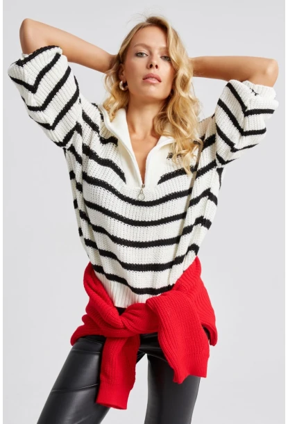 Kadın Beyaz-Siyah Fermuarlı Çizgili Kazak MSS133