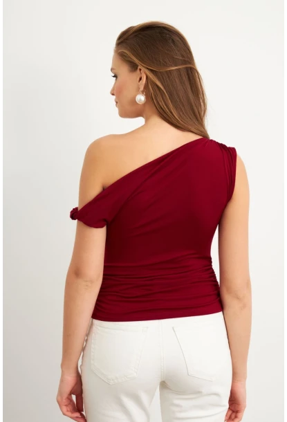 Kadın Bordo Asimetrik Kol Bluz VA100