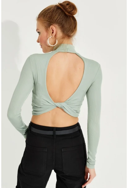Kadın Çağla Yeşili Sırtı Düğümlü Kaşkorse Crop Bluz AYD254