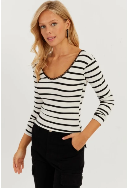 Kadın Ekru Dantel Ve Düğme Detaylı Bluz PP5363