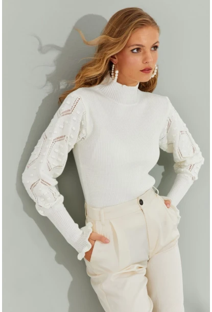 Kadın Ekru Kolları Ajurlu Triko Bluz SMT218
