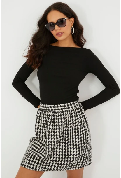 Kadın Ekru-Siyah Kazayağı Desenli Mini Kaşe Etek KN53